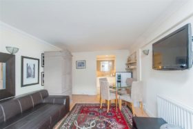 1 bedroom Flat for s...